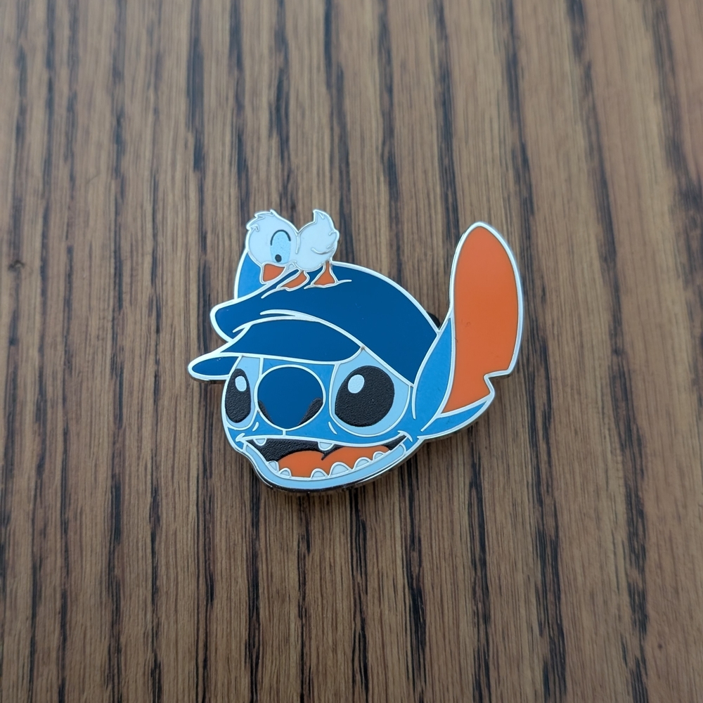 Disney Pin Set - Picture 2 of 9